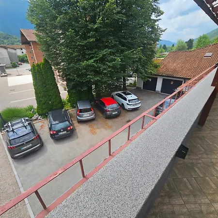 Smaragd Damir Antunovic-sobodajalec Kobarid